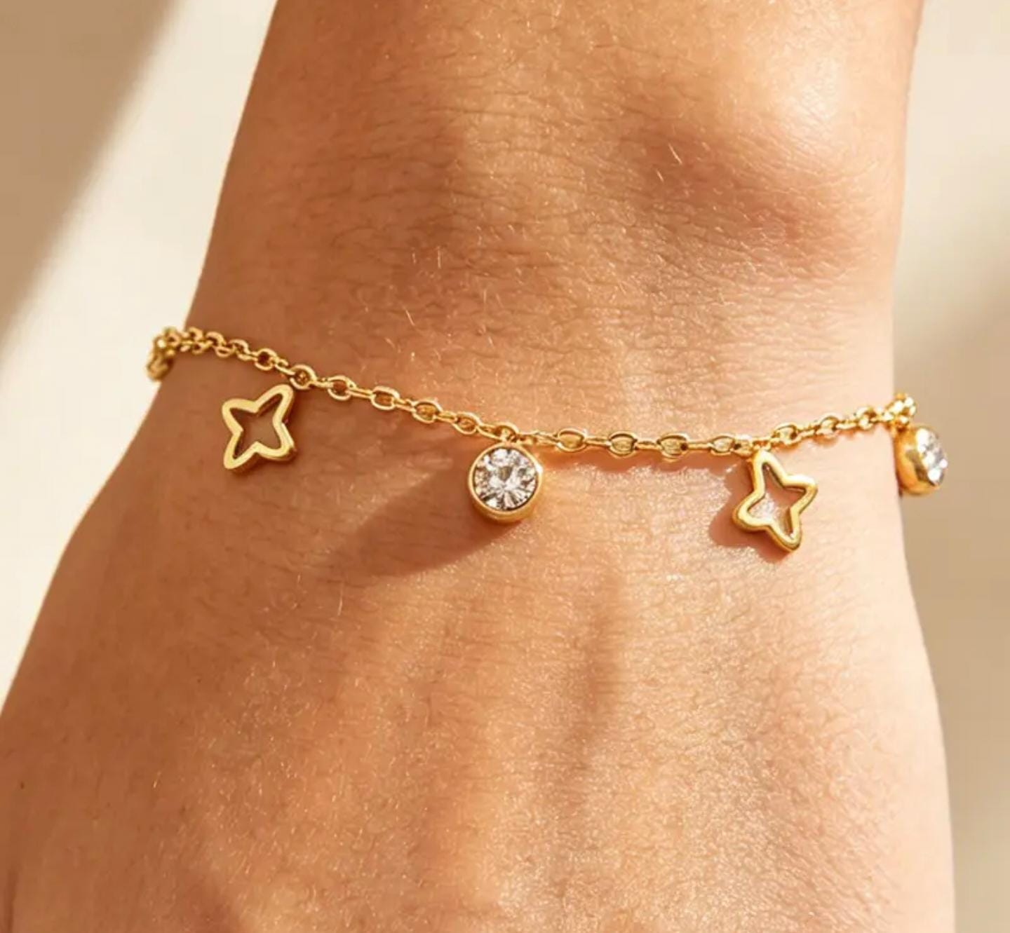 3-Piece Wireless Clover Square Bracelet and Bangle Set